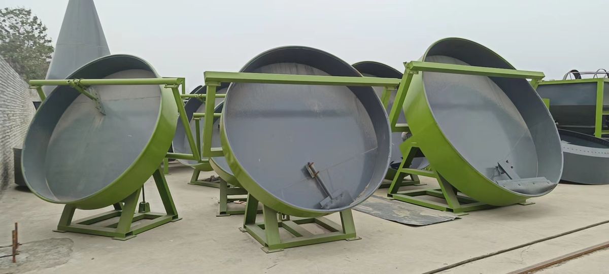 Chicken manure pellet machine