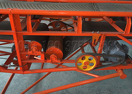 Conveyor belt to connect chicken manure compost fertilizer production machines